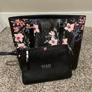 Guess purse with wristlet
